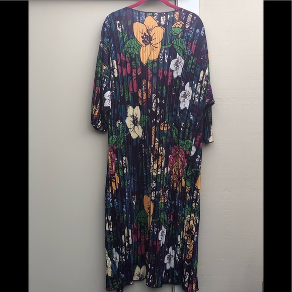 NWOT LuLaRoe Shirley M fits sizes 10-18 - Picture 2 of 6
